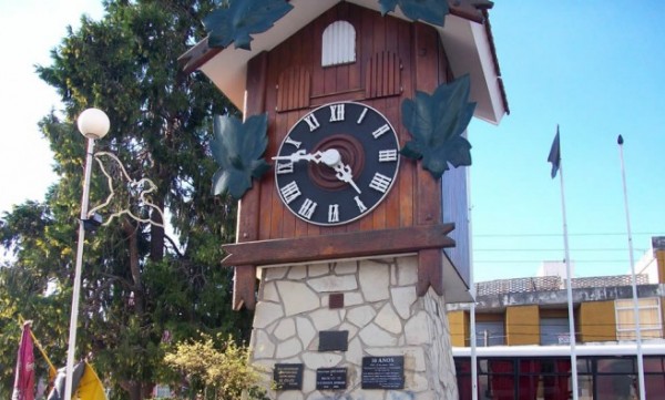 Reloj Cucu Cordoba Villa Carlos Paz En Colectivo